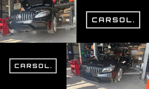 メルセデスベンツCクラスクーペのパナメリカーナグリル交換施工事例。ブラックボディのフロントビューと整備工場での作業風景を組み合わせた画像。 メルセデス・ベンツ Cクラスクーペ(ブラック)のパナメリカーナグリル装着車両。 整備工場内での施工風景と完成後のフロントビューを組み合わせたサムネイル画像。 ボンネットオープン状態の作業中カットと、施工完了後の迫力あるフロントフェイスを掲載。 背景にはCARSOL.ロゴを配置。