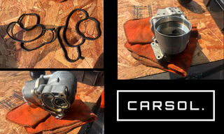 新品ガスケットとオイルハウジング本体、取り付け前後の状態が分かる構成写真