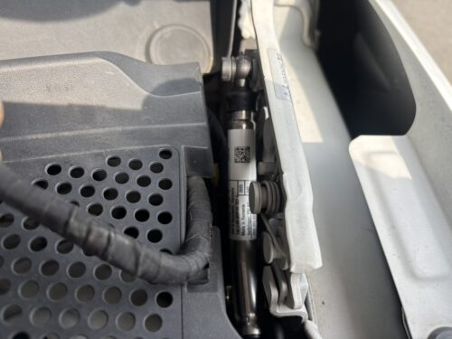 交換後のエアバッグイグナイターが車両に取り付けられた状態