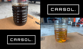 劣化したエンジンオイル（黒く汚れた状態）と、新しいエンジンオイル（透明で琥珀色）の比較写真