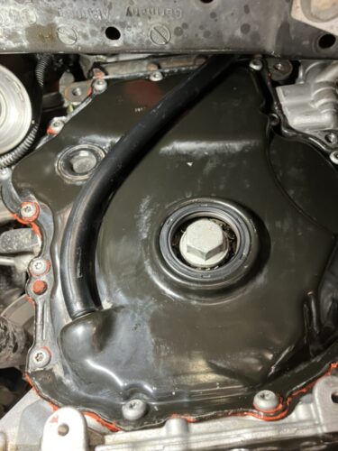 タイミングチェーンカバー取り付け後の状態（シーリング施工済み・オイル漏れ対策完了）